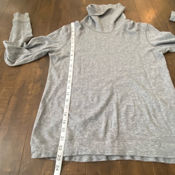 Lululemon Reversible Double up Heather grey sweater - Picture 8 of 11